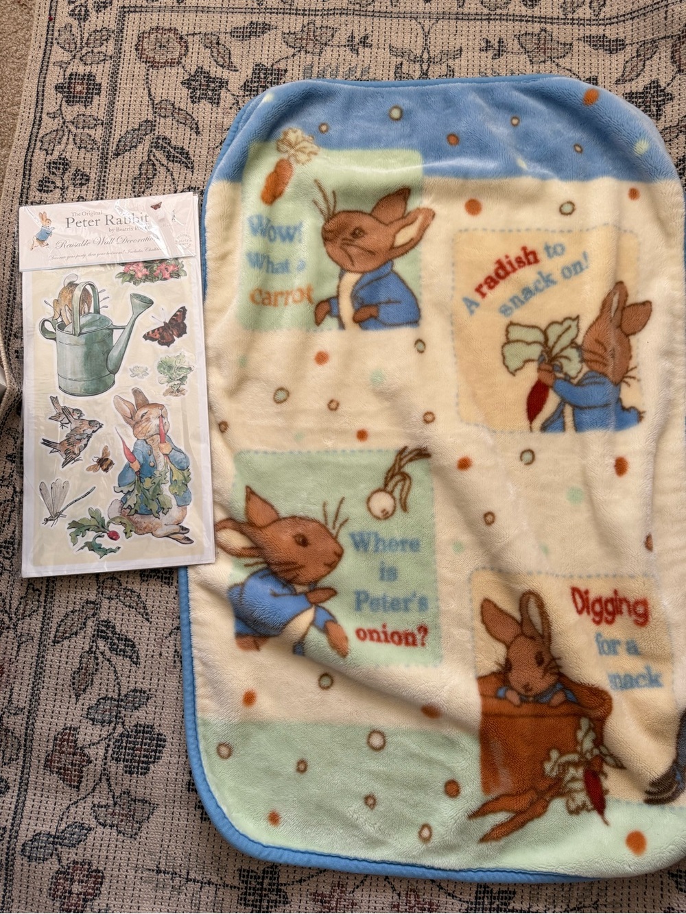 Vintage Peter Rabbit Blanket & Wall Sticker Decor